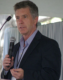 How tall is Tom Bergeron?